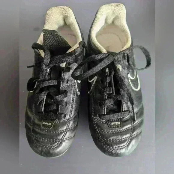 Nike TIEMPO LEGEND III SOCCER BOOT CLEATS - size 11.5 kids great condition - Picture 3 of 5